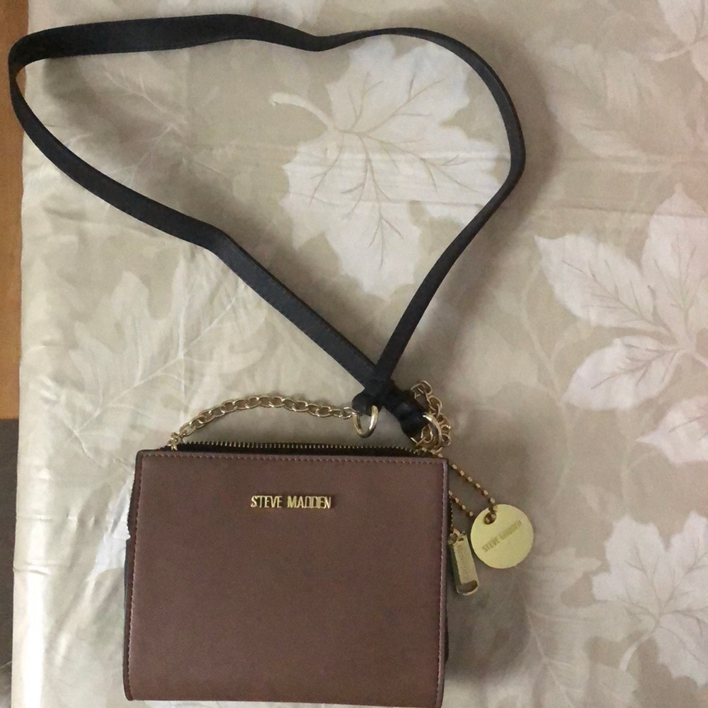 Steve Madden Day/Night crossbody or shoulder purse.